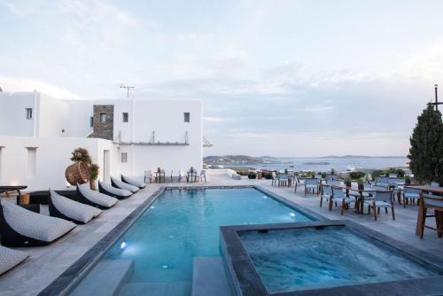 Bazén v ubytování Aletro Cottage Houses nebo v jeho okolí