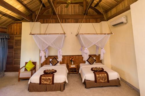 Ένα ή περισσότερα κρεβάτια σε δωμάτιο στο Quỳnh Viên Resort
