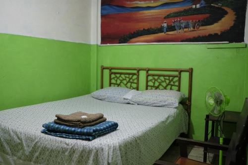 מיטה או מיטות בחדר ב-Hostal del Este Santa Fe