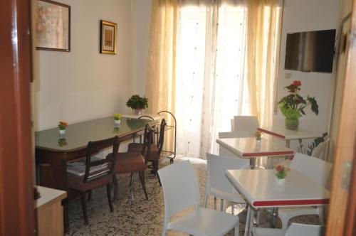 a living room with a table and chairs at Victoria in Catania