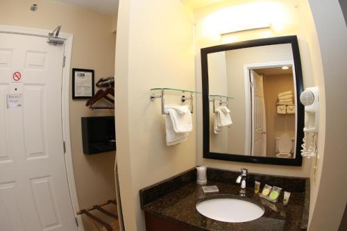 Budget Host Inn & Suites – Photos 5