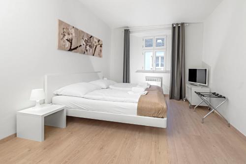 Una cama o camas en una habitación de TGM Hotel Residence