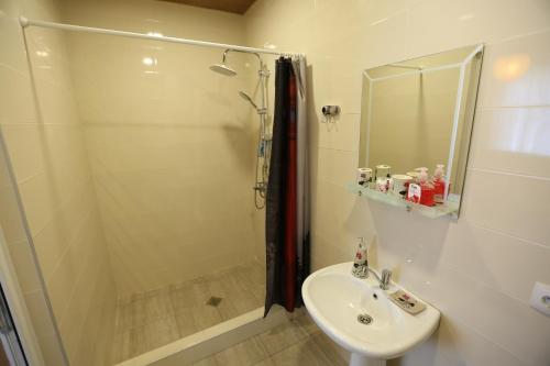 Koupelna v ubytování Marcos Hotel