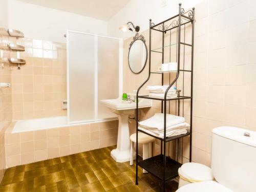 a bathroom with a sink and a mirror and a tub at Chalecito en la Herradura- Casa Kwetu in La Herradura