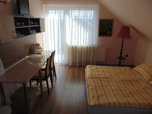 Postel nebo postele na pokoji v ubytování Anna Báthory Apartmanház