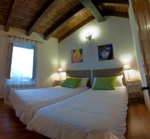 AL VIENTO, Alojamiento & Turismo Rural Horcajuelo 객실 침대