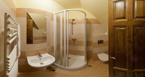 Kúpeľňa v ubytovaní Harmónia Wellness Villa