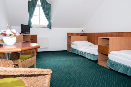 Una cama o camas en una habitación de Penzion Oáza