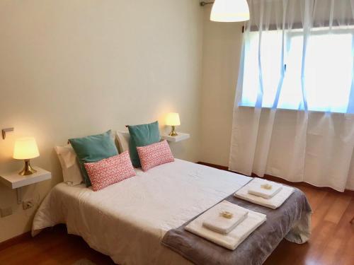 Letto o letti in una camera di Nazaré Beach Apartments