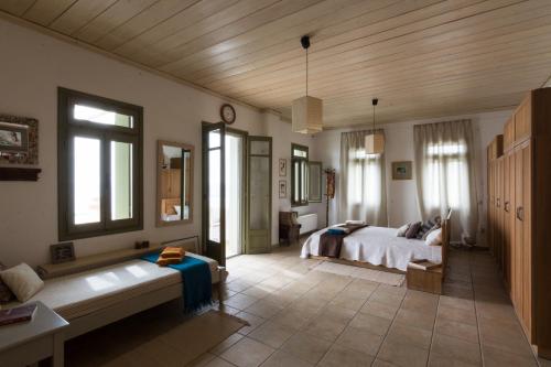 Ένα ή περισσότερα κρεβάτια σε δωμάτιο στο Plori House