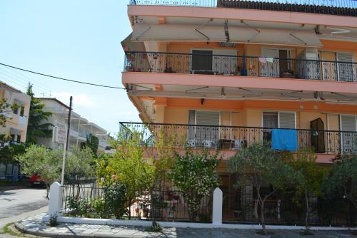 Το κτήριο όπου στεγάζεται  το διαμέρισμα