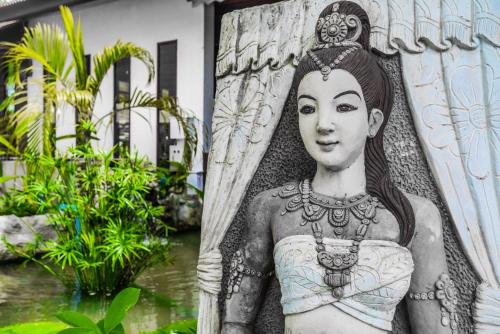 a statue of a woman with a bird on her head at Zama Resort Koh Phangan in Haad Chao Phao