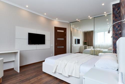 Μια τηλεόραση ή/και κέντρο ψυχαγωγίας στο Apartments in a new building in the center of Kyiv on Belorusskaya street
