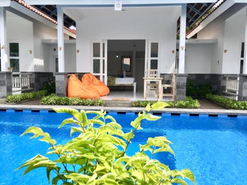 a view of the pool at the villa at Narayana Homestay in Amed