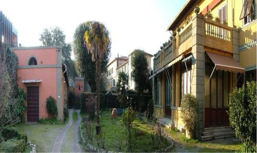 a group of houses with a road in front of them at B&B Antica Piazza dei Miracoli in Pisa