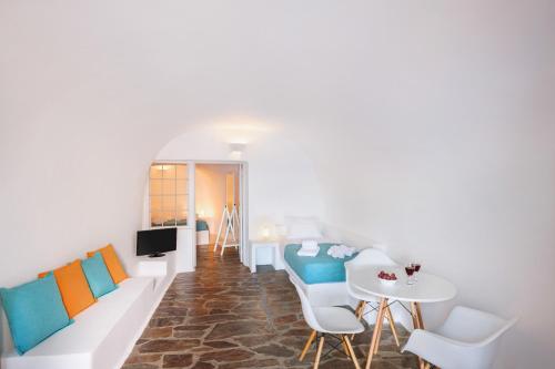 Gallery image of Horizon Aeifos Suites in Oia