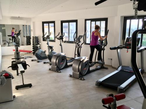 
The fitness center and/or fitness facilities at Hotel Osiris Ibiza

