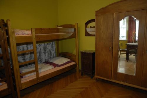 Ένα ή περισσότερα κρεβάτια σε δωμάτιο στο Hostel, Pokoje gościnne Mleczarnia - Ozonowane