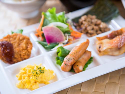 ホテルの敷地内または近くでの食事または食べ物