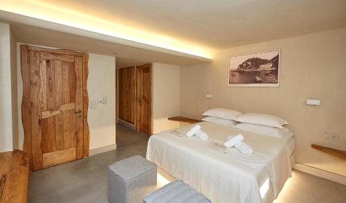 Una cama o camas en una habitación de Sunrise Tsagkarada
