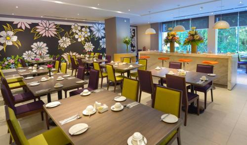 Un restaurant sau alt loc unde se poate mânca la Mercure Kota Kinabalu City Centre