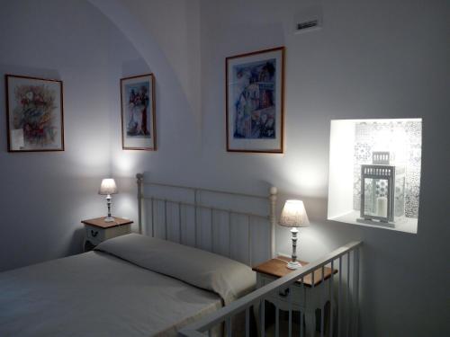 a bedroom with a bed and two lamps and a window at Casa Mina in Monopoli