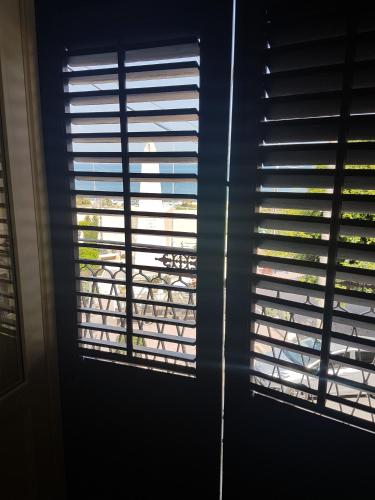 a window with blinds in a room with a view at Pandora in Porticello