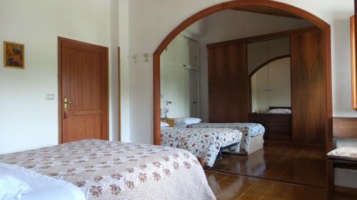 a hotel room with two beds and a mirror at RioB&B in Alfero