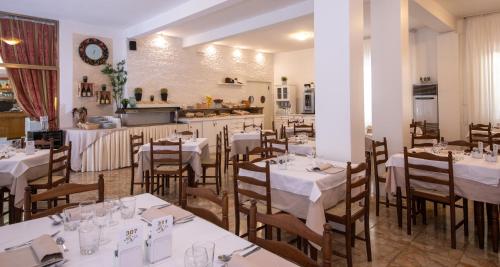 ห้องอาหารหรือที่รับประทานอาหารของ Hotel Nazionale