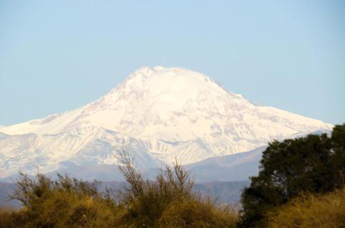Pemandangan gunung umum atau pemandangan gunung yang diambil dari rumah percutian