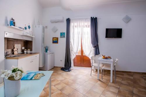 a kitchen and dining room with a table and a kitchen and a dining room at Casa Calles in Siracusa