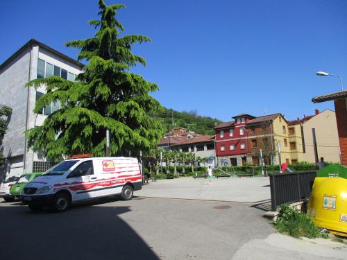 a van parked in a parking lot next to a tree at Cabañaquinta Senderista in Aller