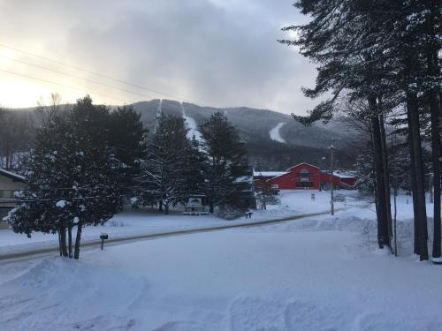 The Upper Pass Lodge durante el invierno