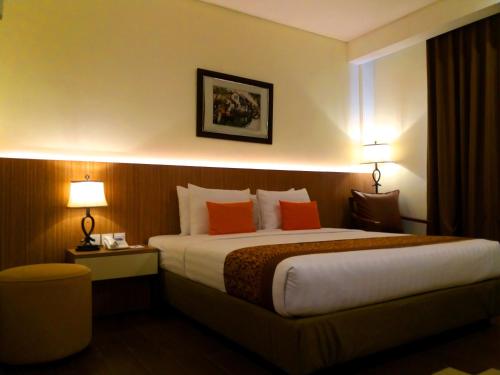 Ένα ή περισσότερα κρεβάτια σε δωμάτιο στο Golden Tulip Essential Belitung