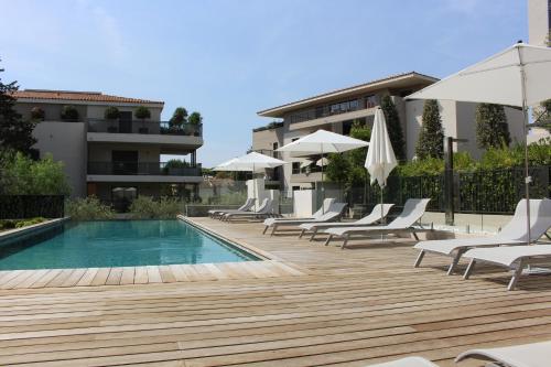 The swimming pool at or close to Appartement centre St Tropez