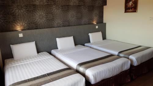Postel nebo postele na pokoji v ubytování Check Inn Hotel Tawau