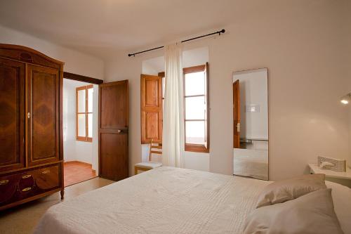 Una cama o camas en una habitación de Can Moragues de Soller