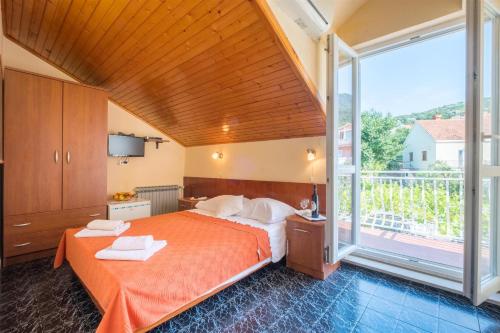 Katil atau katil-katil dalam bilik di Villa Adria