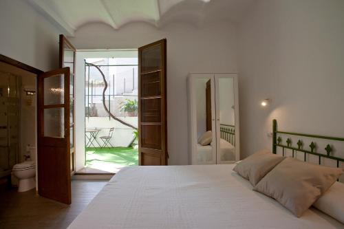 Postel nebo postele na pokoji v ubytování Can Moragues de Soller