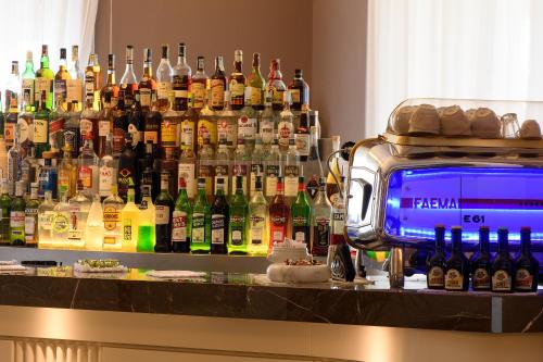 a bar with a bunch of bottles of alcohol at Grand Hotel & Riviera in Lido di Camaiore