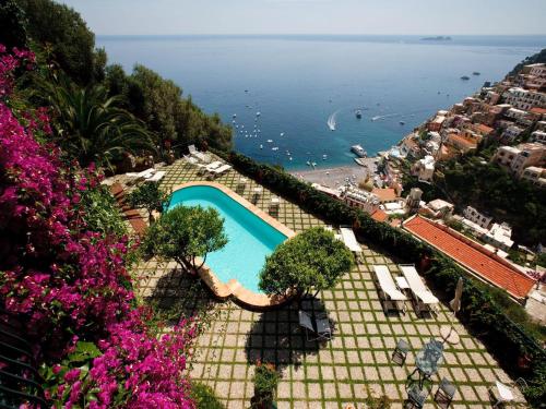 Pemandangan kolam renang di Villa dei Fisici Positano atau berdekatan