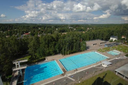 an overhead view of a large swimming pool at Petsamo Apartment in Riihimäki