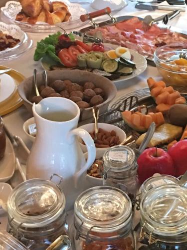 a table full of breakfast foods and a cup of coffee at B&B Pizzeria Zur Traube in Montagna