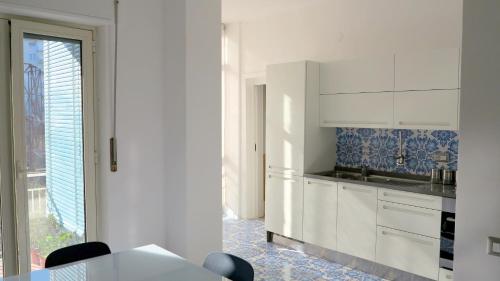 Pretty panoramic apartment - half way Center-Vomero district