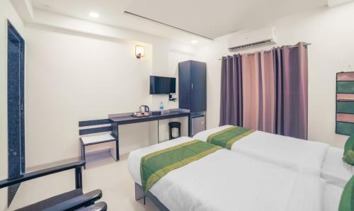 Postel nebo postele na pokoji v ubytování Treebo Chalets, Nagpur Airport