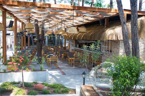 Pine Valley Hotel Oludenizにあるレストランまたは飲食店