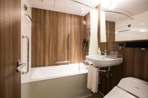 Un baño de Kobe Portopia Hotel