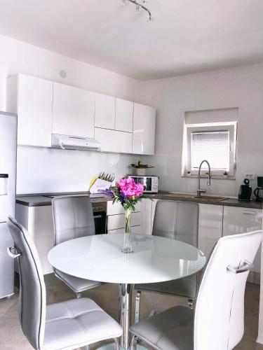 Apartments Roko Kolinda