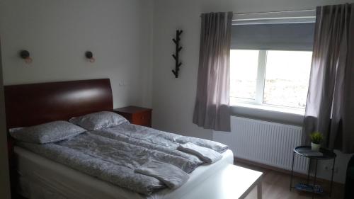 Posteľ alebo postele v izbe v ubytovaní Guesthouse Brúnahlíð