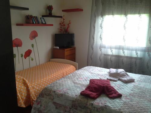 a bedroom with a bed and a dresser and a window at B&B Ciccilia in Bentivoglio